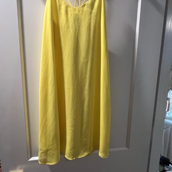 Yellow Mini dress‎ - Picture 2 of 2